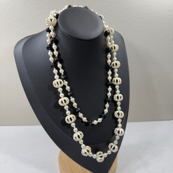 Vintage Long Faux Pearl Necklace Black Creamy White Faceted Beads - Picture 2 of 10